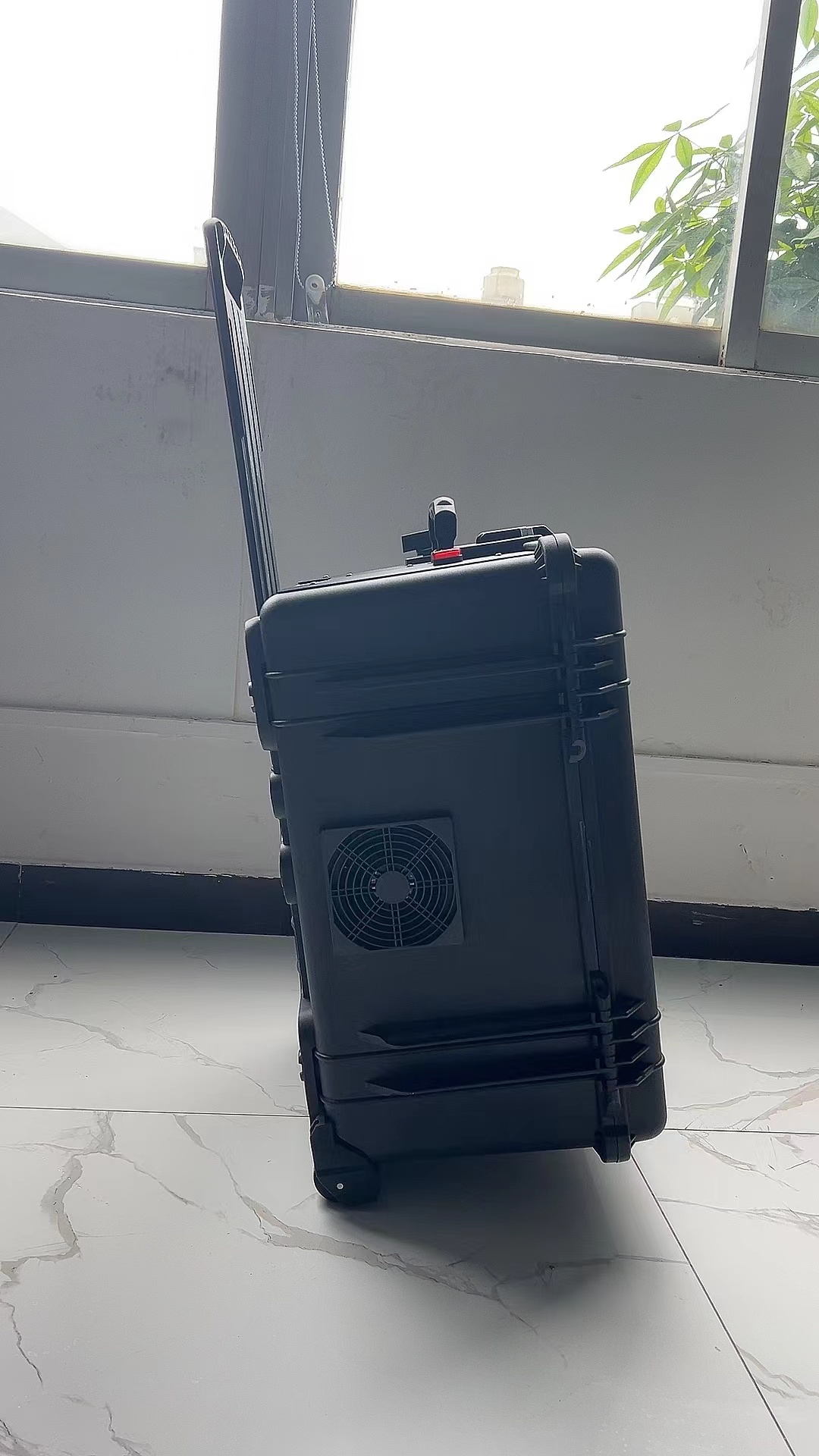 湖滨手拉箱型移动通信干扰器